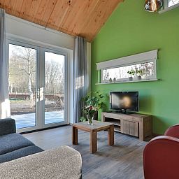 Knusse zithoek in Vakantiehuis in Zuidwolde, Zuidwest Drenthe met uitzicht op de natuur.