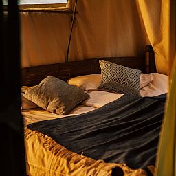 Verblijf 201290 - Tenthuis Zuidwest Drenthe - Tenthuisje met warme privédouche in de tent en hottub