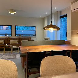 Sfeervolle slaapkamer in vakantiehuis DG2025 in Zorgvlied, Zuidwest Drenthe, met een comfortabel bed en rustieke inrichting.