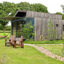 Vacation cottage in Vledder, Southwest Drenthe, with terrace and green surroundings.