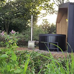Rustic hot tub at Holiday home in Vledder in green Drenthe.