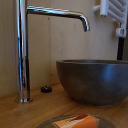 Ontspan in de hot tub van DG1834, Vledder, met uitzicht op de natuur van Zuidwest Drenthe.