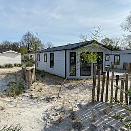 Detached house in Biddinghuizen, a vacation home in Eastern Flevoland surrounded by sand dunes and green nature.