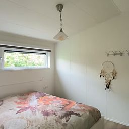 Modernes Badezimmer im Ferienhaus FL088 in Kraggenburg, Flevoland, mit luxurioeser Dusche und stilvoller Einrichtung fuer einen komfortablen Aufenthalt.