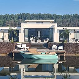 Schoene Aussicht auf das Wasser vom Ferienhaus in Zeewolde, Sued-Flevoland.