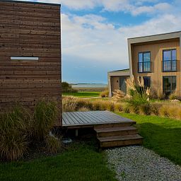 Vrijstaande woning in Hindeloopen, een vakantiehuis in Friesland met moderne architectuur en uitzicht op de Friese elfsteden omgeving.