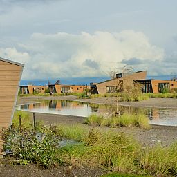 Freistehendes Haus in Hindeloopen, ein Ferienhaus in Friesland mit Blick auf das Wasser und moderner Architektur in den elf Stdten Frieslands.