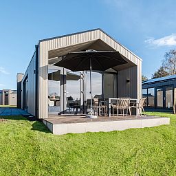 Guest house 260146 - Bungalow Het Friese platteland - 4-persoons wellness lodge | 4B4