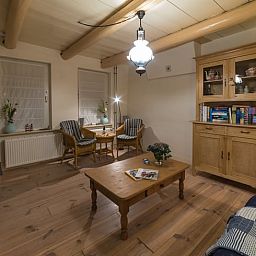 Knusse woonkamer in Vakantiehuis in Moddergat, Het Friese platteland, Friesland.