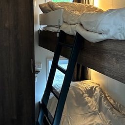 Knusse stapelbedkamer in Vakantiehuis in Blesdijke, perfect voor kinderen.