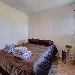 Guest house 2613609 - Chalet Het Friese platteland - Knus chalet in Friesland met hottub