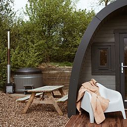 Unterkunft 2617707 - Ferienhaus Het Friese platteland - Glamping Pod met Hottub