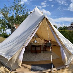 Vakantiehuis in De Hoeve, een sfeervolle safaritent op het Friese platteland in Friesland.
