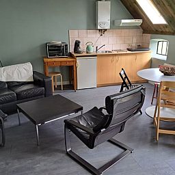 Open keuken en zithoek in Huisje in Wommels, vakantiehuis in Friesland.