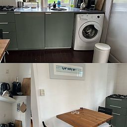 Moderne Kueche im Ferienhaus in Nijeholtpade, Friesland, mit Waschmaschine und Essecke, ideal fuer einen entspannten Aufenthalt in der friesischen Landschaft.