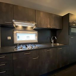 Moderne Kche im freistehenden Haus in Arnheim, Ferienhaus in der Flussregion Gelderland, mit stilvoller Einrichtung und Ausstattung.