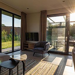 Helles und geraeumiges Interieur der Ferienvilla Amalia 4 Deluxe in Kotten, Achterhoek.