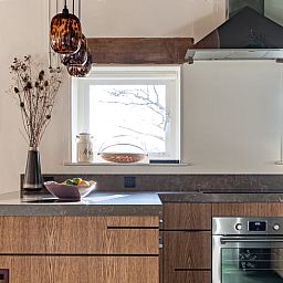 Fitness room in Huisje in Halle, a vacation home in the Achterhoek region of Gelderland, with modern equipment for an active vacation.