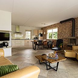 Stijlvolle woonruimte in Vakantiehuis in Zelhem met moderne keuken, Achterhoek, Gelderland.