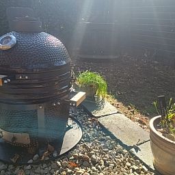 Outdoor barbecue at cottage in Lochem, perfect for grilling in the Achterhoek.