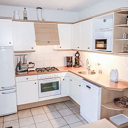 Moderne Kueche im Ferienhaus 4L, Lochem, komplett ausgestattet fuer einen komfortablen Aufenthalt.