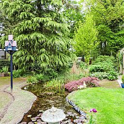 Schoener Garten mit Teich im Ferienhaus 4L, Lochem, ideal fuer Naturliebhaber.