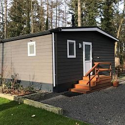 Seitenansicht des Ferienhauses in Lochem, umgeben von Natur in der Achterhoek.
