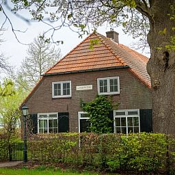 Vakantiehuis in Lochem, charmant verblijf in de Achterhoek, Gelderland omgeven door groene natuur en rustieke omgeving.