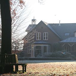 Vakantiehuis in Twello, sfeervol gelegen in de Achterhoek, Gelderland, omringd door natuur met een charmante veranda en rustgevende omgeving.