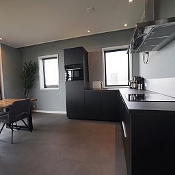 Moderne Kche in einem freistehenden Haus in Olburgen, Achterhoek, Gelderland. Perfektes Ferienhaus mit stilvoller Einrichtung und grozgigem Essbereich.