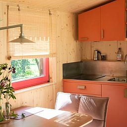 Gemuetliche Kueche im Ferienhaus in Megchelen, Achterhoek. Geniessen Sie die helle und natuerliche Atmosphaere in diesem Ferienhaus in Gelderland.