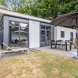 De Vlinderhoeve 4-person bungalow with terrace in Kring van Dorth, Achterhoek, Gelderland, surrounded by green nature.