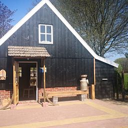 Charmantes Ferienhaus in Winterswijk Corle, Achterhoek, Gelderland, mit laendlicher Atmosphaere und rustikaler Veranda.