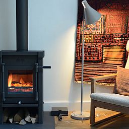 Knusse open haard in Vakantiehuis in Varssel - Hengelo Gld, ideaal voor ontspanning in de Achterhoek.