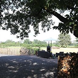 Geniet van de rustieke buitenruimte van Vakantiehuis in Zieuwent, gelegen in de groene Achterhoek, Gelderland, met uitzicht op weelderige natuur.