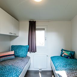 Sfeervolle slaapkamer in vakantiehuis Rialto 6 personen Wellness in Beekbergen, Veluwe, Gelderland, met comfortabele bedden en moderne inrichting.