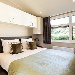Luxe slaapkamer in Silva 4 personen vakantiehuis, Ede, Veluwe met uitzicht op natuur.