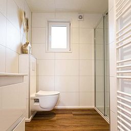 Stylish bathroom in Module Wood 4 persons vacation home in Ede, Veluwe with shower and modern amenities.