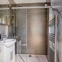 Modern bathroom in Nova 4 persons Wellness vacation home in Ede, Veluwe, Gelderland with spacious shower.