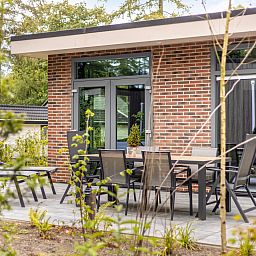 Relax on the terrace of Module Limited Edition, located in the natural surroundings of Ede, Veluwe, Gelderland.