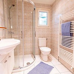 Moderne badkamer met douche in Holiday Home 4 personen in Ede, Veluwe, Gelderland.