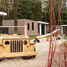 Speeltoestellen bij Module Special kids 5 personen, vakantiehuis in Ede, Veluwe, Gelderland omgeven door natuur.