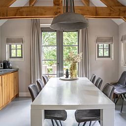 Dining area overlooking nature in Cottage in Ermelo, vacation home in Veluwe, Gelderland.