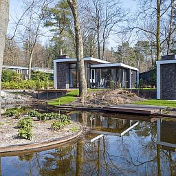 Natural surroundings at Holiday home Deerhoeve comfort in Hoenderloo, Veluwe. Perfect for a relaxing vacation.