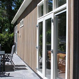 Terrace at Holiday home Heidehoeve comfort in Hoenderloo, ideal for outdoor dining on the Veluwe, Gelderland.
