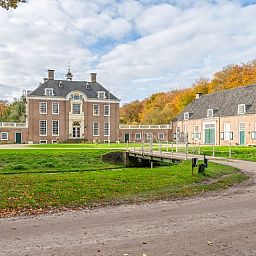 Vacation home in 't Harde, Veluwe, Gelderland offers stunning views of a historic manor house surrounded by autumn colors.
