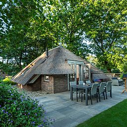 Gemuetliche Terrasse im Holiday home Sprielderbosch 23 De Zwijnenstal, Ferienhaus in der Natur von Putten, Veluwe.