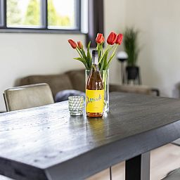 Stilvolles Esszimmer im Ferienhaus DG814, Voorthuizen, Veluwe, mit viel Tageslicht.