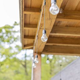 Komfortables Schlafzimmer im Ferienhaus DG814, Voorthuizen, Veluwe mit frischer Bettwaesche.