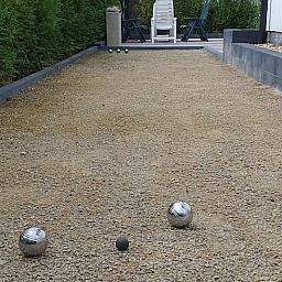 Petanquebaan bij Vakantiehuis in Voorthuizen Veluwe voor recreatieve activiteiten.